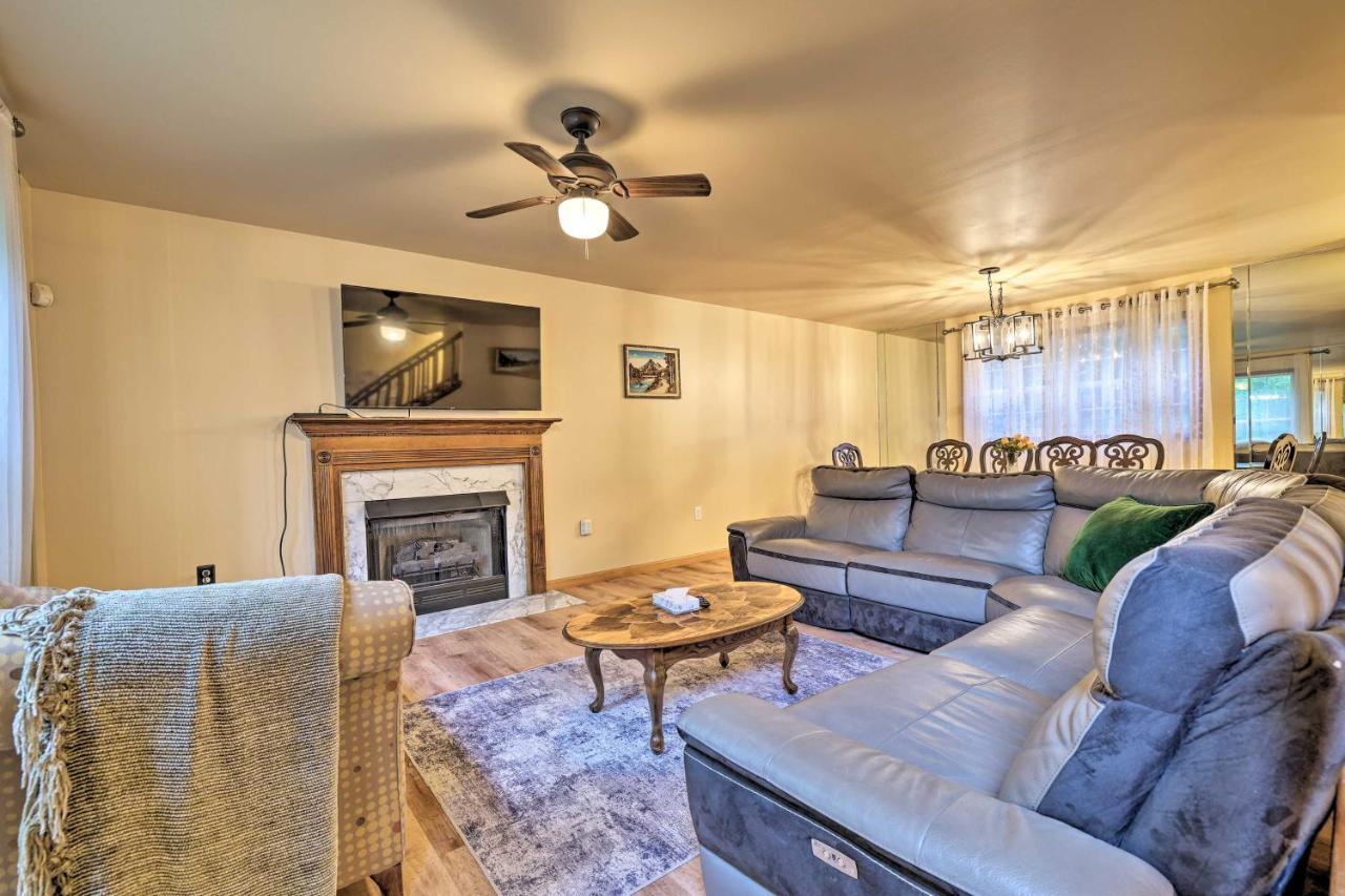 Spacious Tobyhanna Home With Lake Access And Fire Pit! Exterior foto